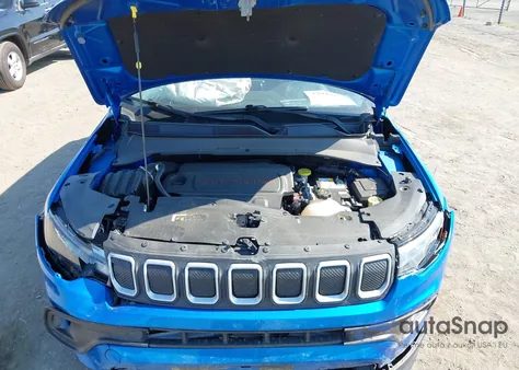 2022 Jeep Compass Latitude 4X4 from USA, damaged, VIN 3C4NJDBB8NT105484